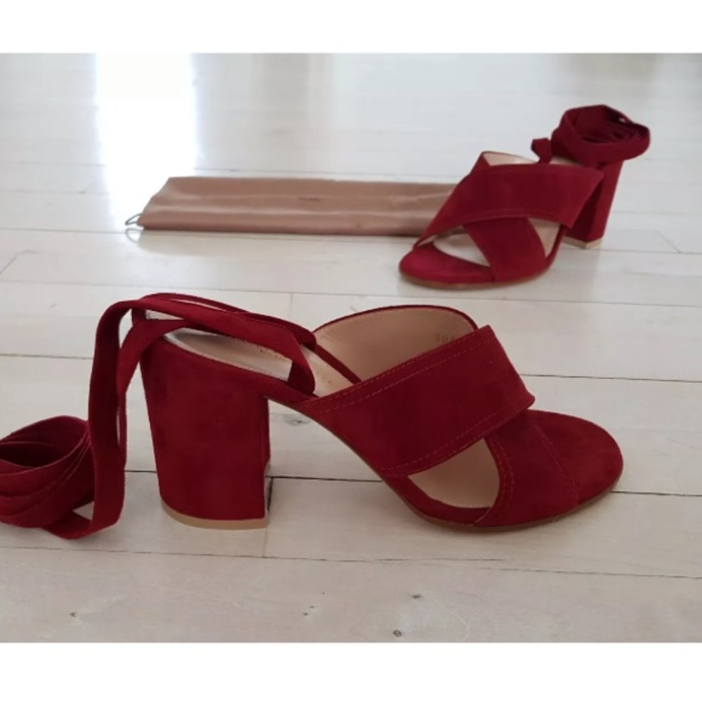 🎄Gianvito Rossi Milano “Red suede heels” size 40